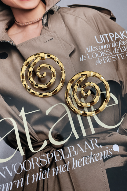 Oorbellen swirl YO005 goud